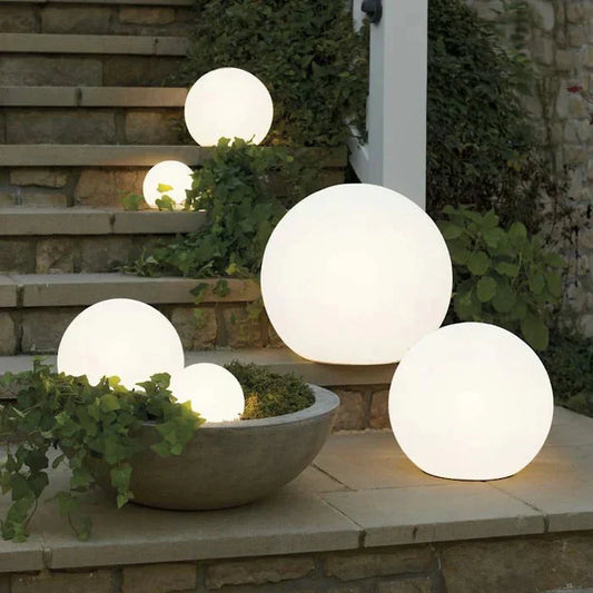 Solenne™ Lámpara esférica de jardín